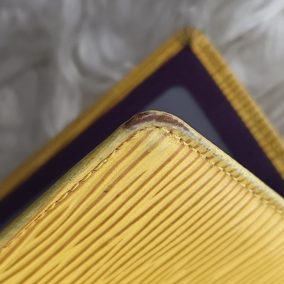 Louis Vuitton yellow epi card holder - Picture 5 of 12